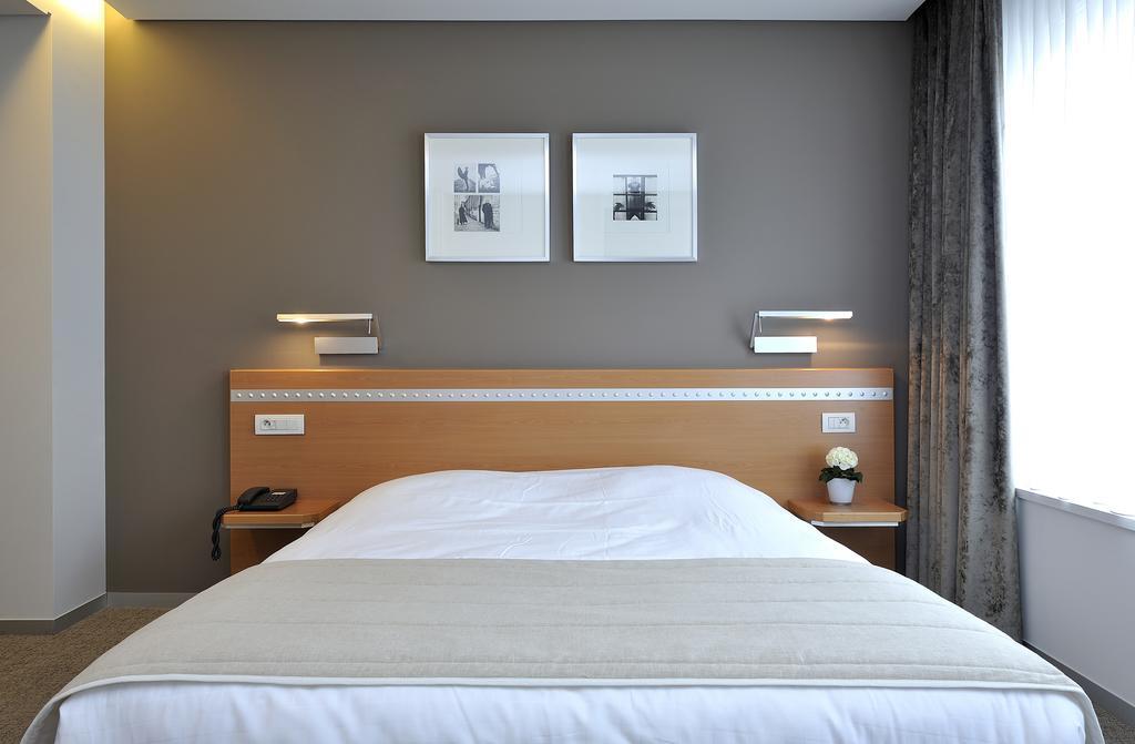 Business By Parkhotel -ANNEX- Kortrijk Zimmer foto